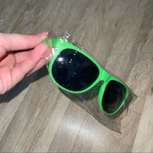 Jeni's Splendid Ice Creams Lime green wayfarer sunglasses - Picture 4 of 4